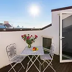Roommo Fortezza شقة *