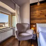 Roommo Fortezza شقة *